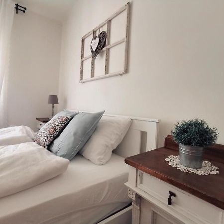 Family Garden Apartmanhaz Шиофок Экстерьер фото