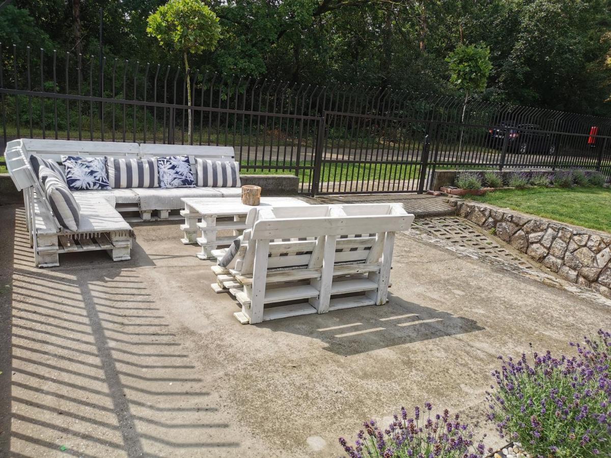 Family Garden Apartmanhaz Шиофок Экстерьер фото