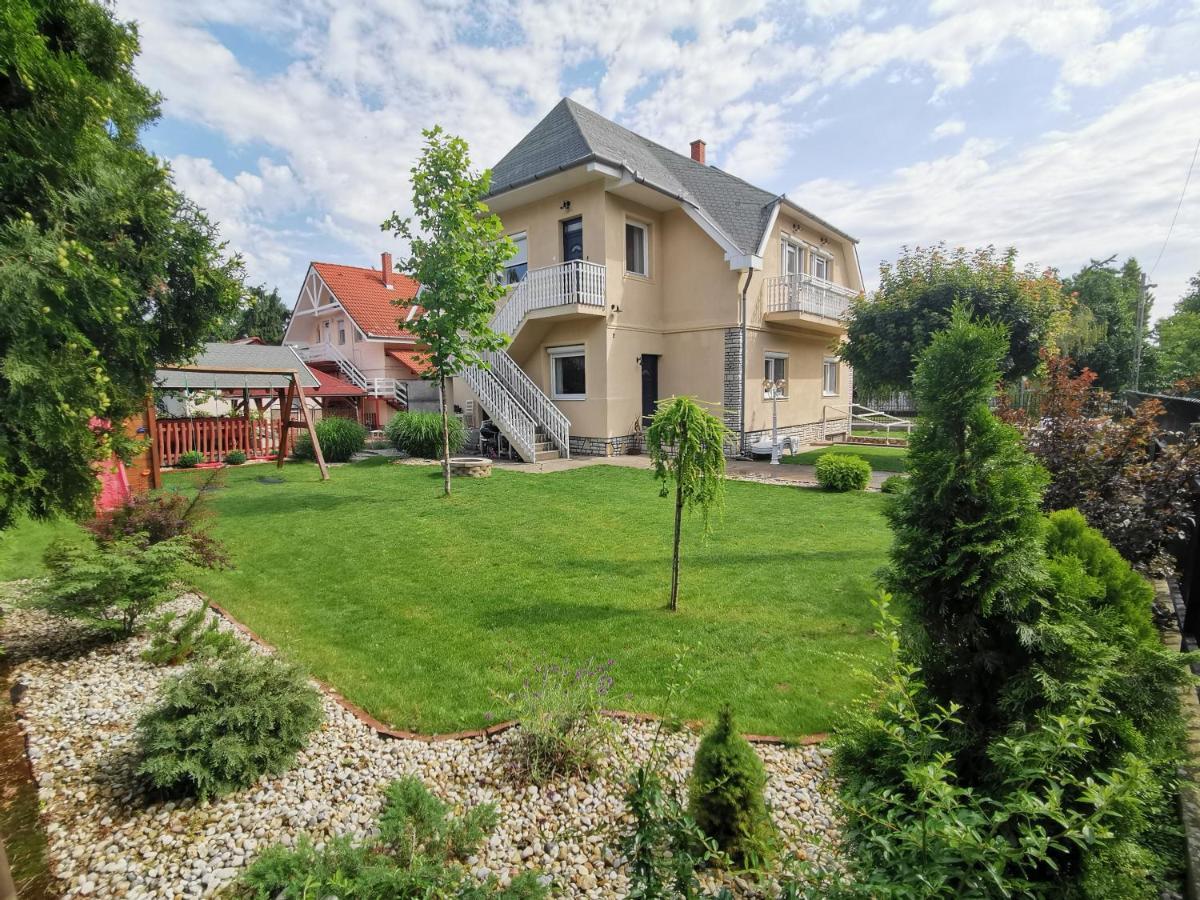 Family Garden Apartmanhaz Шиофок Экстерьер фото