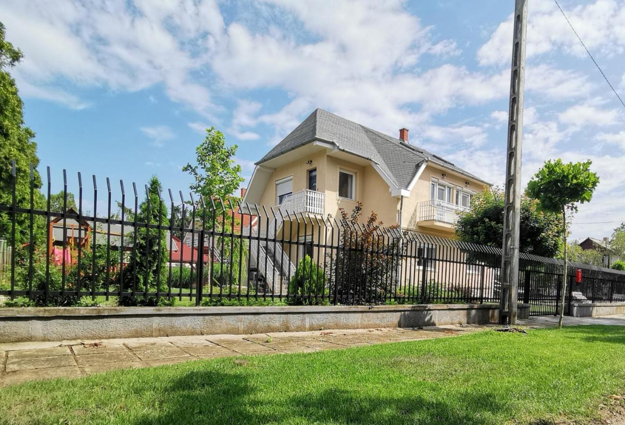 Family Garden Apartmanhaz Шиофок Экстерьер фото