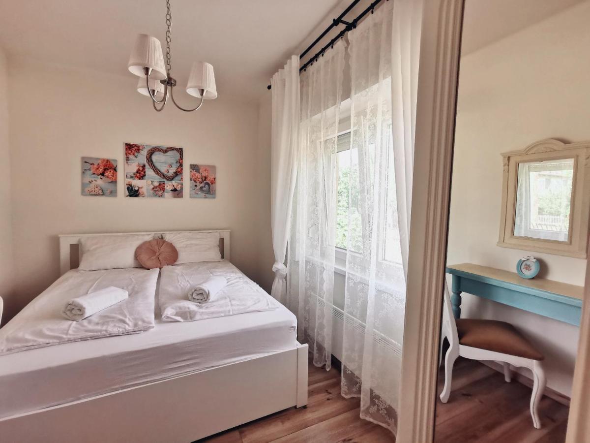 Family Garden Apartmanhaz Шиофок Экстерьер фото