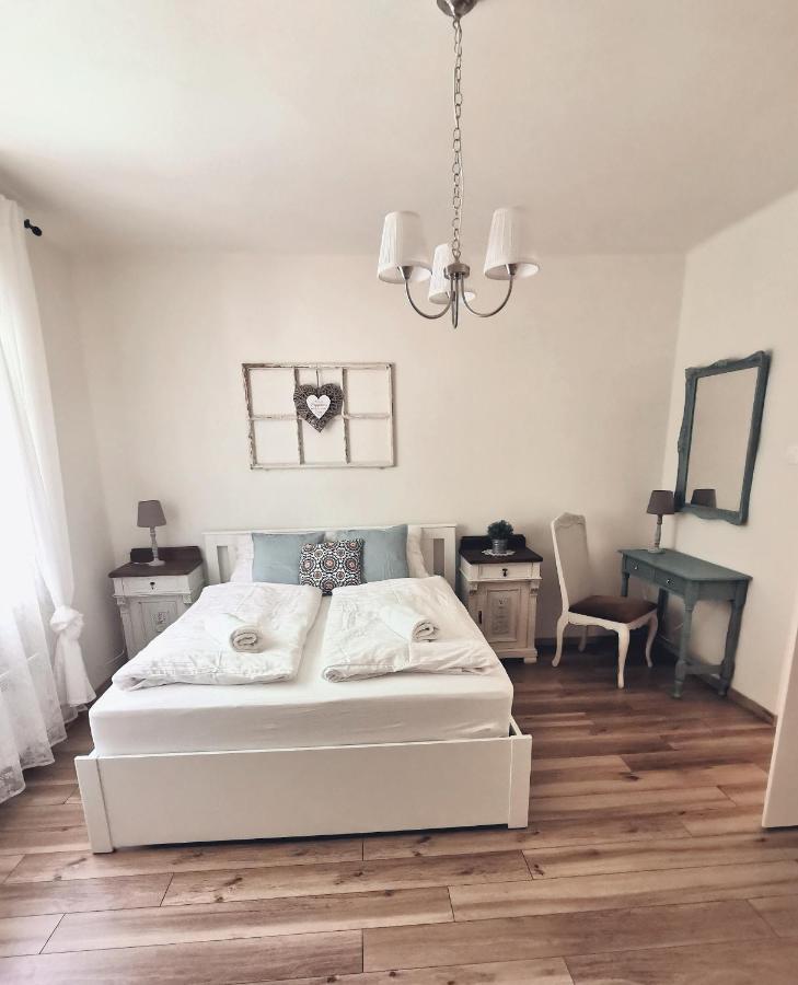Family Garden Apartmanhaz Шиофок Экстерьер фото
