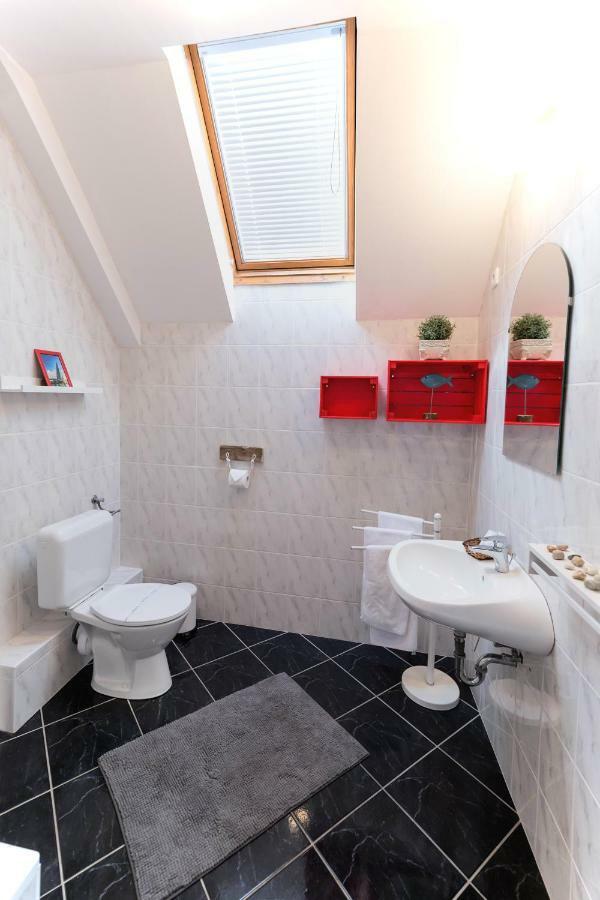 Family Garden Apartmanhaz Шиофок Экстерьер фото