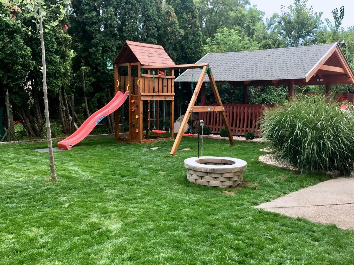Family Garden Apartmanhaz Шиофок Экстерьер фото